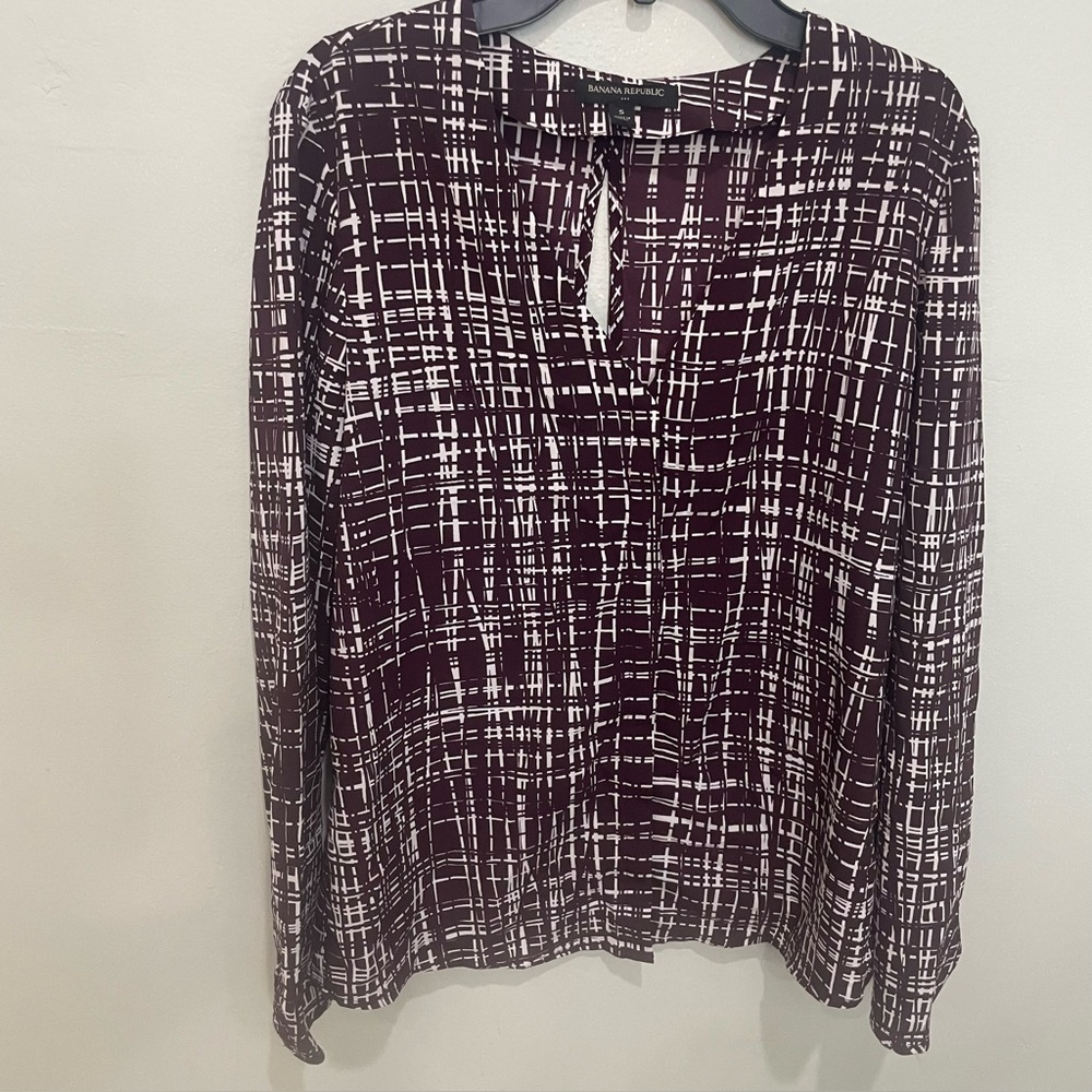 Banana Republic Burgundy and White Patterned Blouse